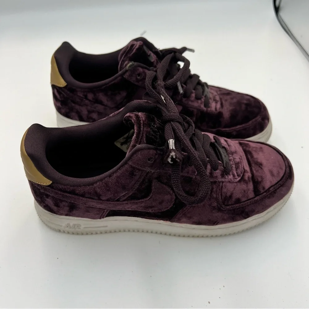 Nike Air Force 1 Low Drapes the Air in Plush Velvet Sneakers Womens Size 7